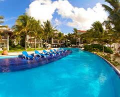 In-pool Lounge area at Desire Pearl Resort Puerto Morelos